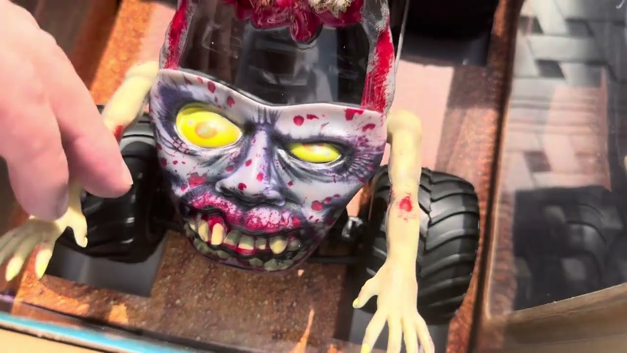 Reviewing and unboxing the  LOSI  MINI  LMT  ZOMBIE MONSTER JAM TRUCK 