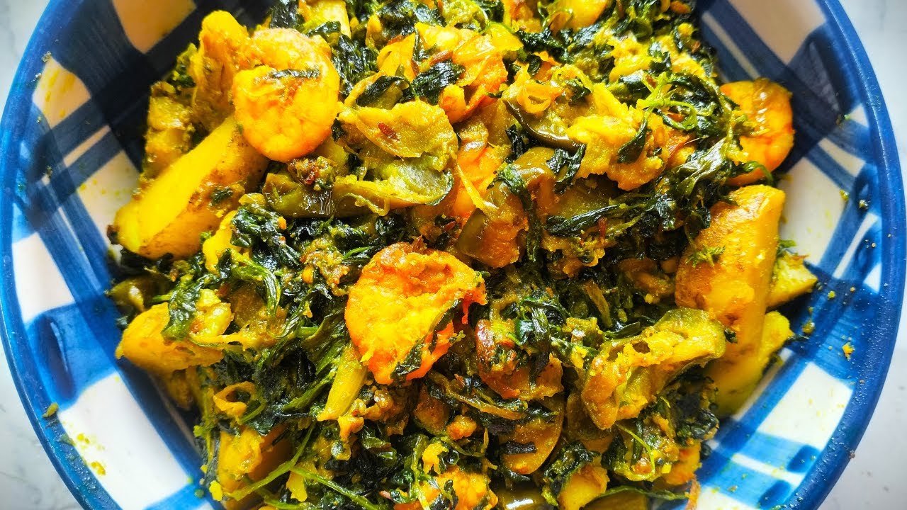 Chingri Mach Diye Methi Saag Recipe | Bengali Style Prawn with Fenugreek Leaves