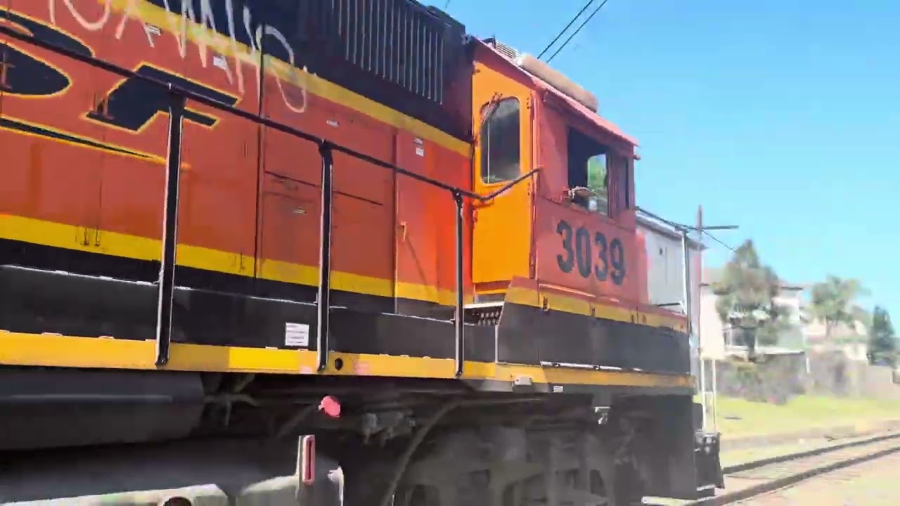 BNSF 3039 leads the local to the Alcoa Yard and El Segundo Yard after passing Sepulveda Blvd