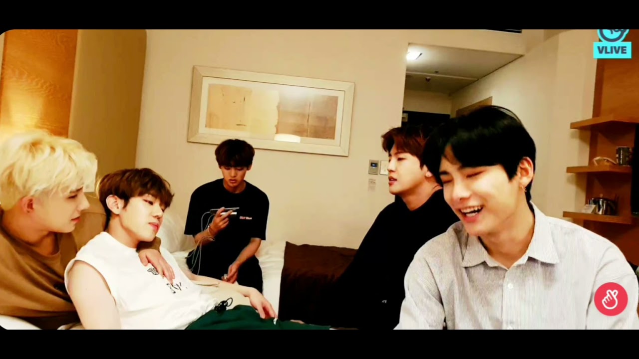 A.C.E Hotel Chaotic Vlive 😁 ( English Subbed )