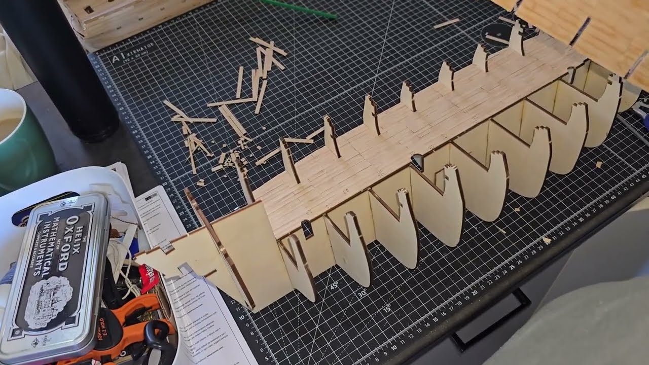 Building the HMS Endeavour - part 2 planking the first deck