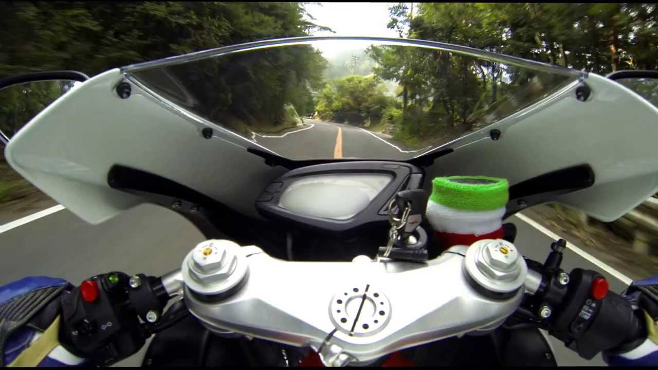 MV  AGUSTA  F３　江文峠下り①