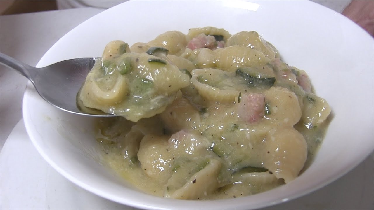 Pasta Zucchine e Guanciale, stile Napoletano