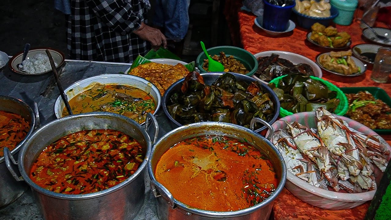 WARUNG TENDAAN PALING LARIS MESKIPUN TERTUTUP PAGAR TEMBOK SAMPAI GAK KELIATAN DARI JALAN