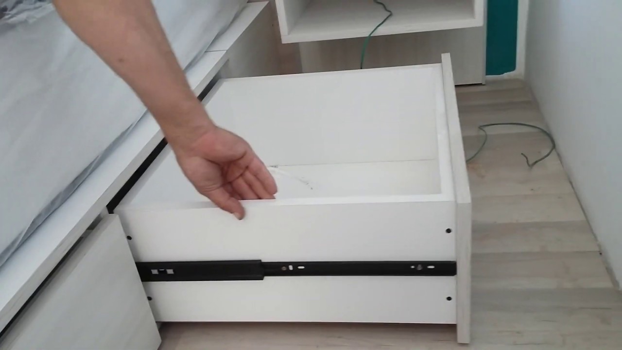 Cama con cajonera