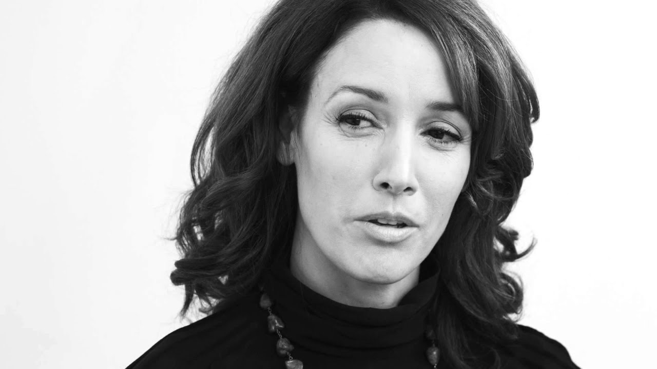 Jennifer Beals on Unexpected “Godfather” Warren Beatty