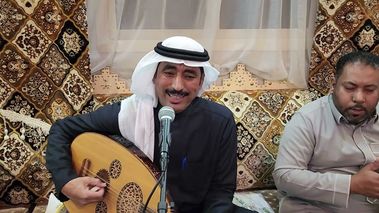 الفنان عبدالله باسنبل غن لي قال بو محضار عاذا الصوت بسمع لحونه من سمرنا الليله بمنزلنا بالرياض🦜🌴💚❤️🤍