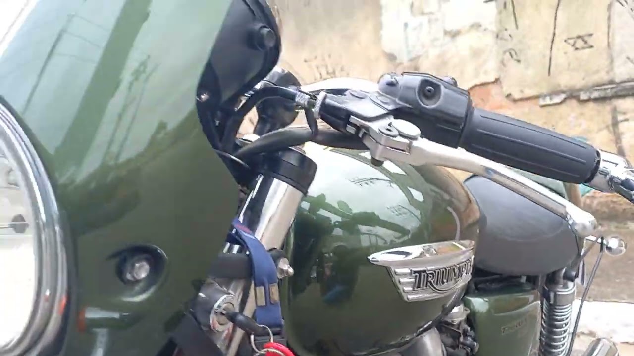 Triumph Bonneville Thruxton 900 Café Racer 2015