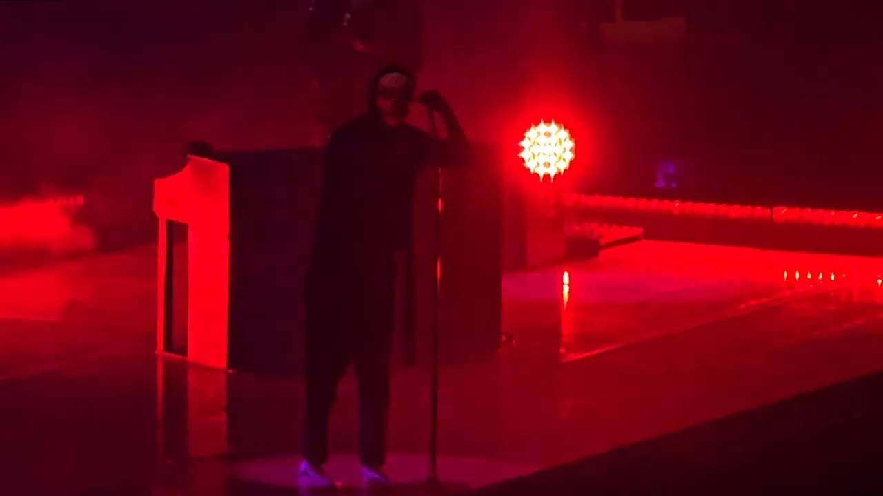 Doubt (demo) LIVE DEBUT - twenty one pilots