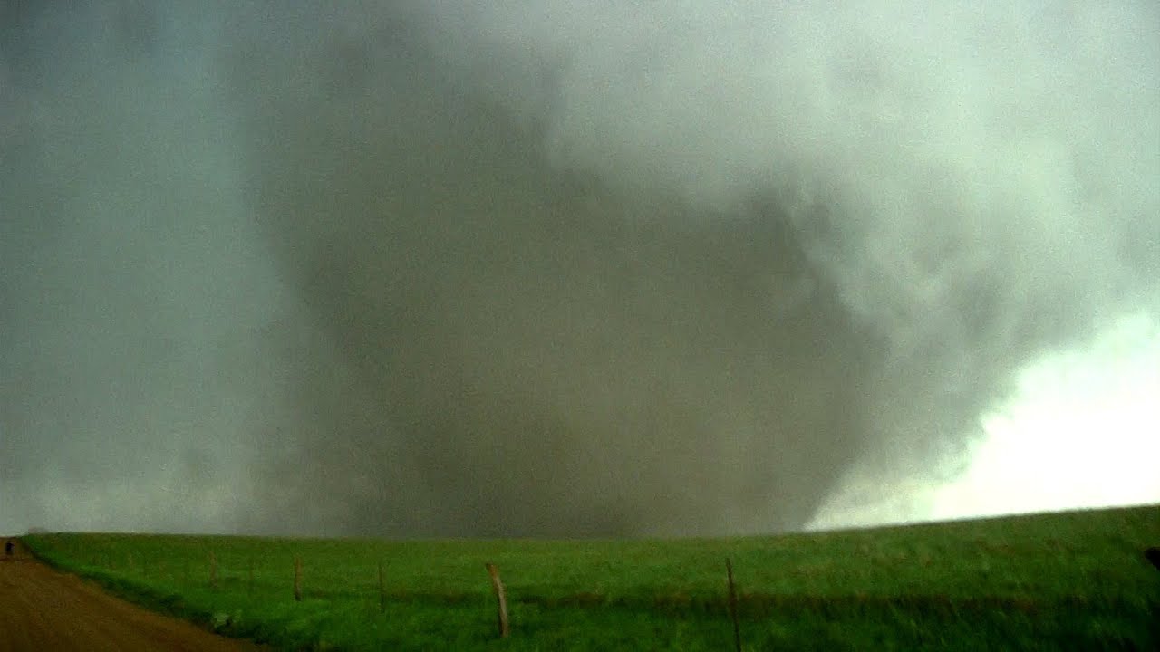 Massive close roaring tornado at Bennington, Kansas - May 28, 2013