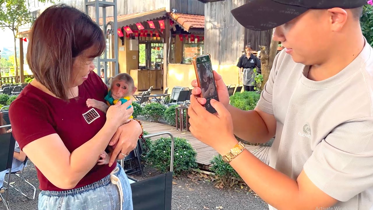 Too Cute to Miss! CUBIS’ Reaction When a Fan Recognizes Him