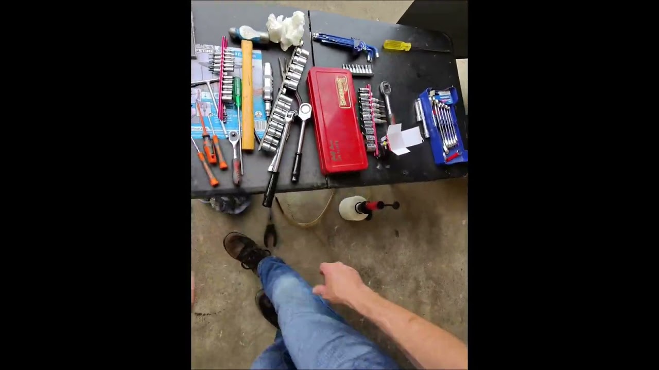 Chainging the front brake fluid