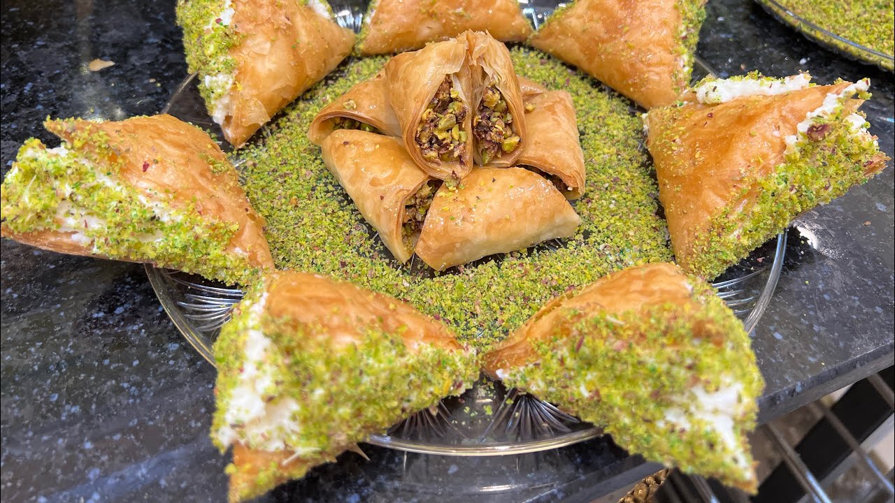 طريقه فتحً عجين النشابه البقلاوات وربات فستق وبل قشطه عجين حرير 😃😃