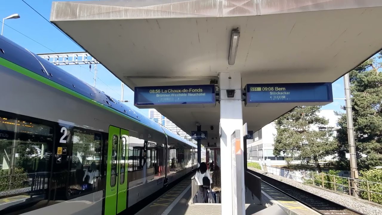 Triebzug der BLS MIKA/Ein und Ausfahrt Bahnhof Bern Bümpliz Nord BE