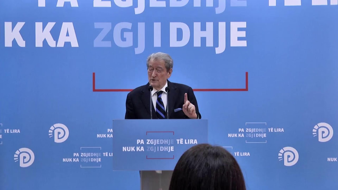 Kryetari i PD, Prof. Dr. Sali Berisha konferenc&euml; me gazetar&euml;t salla 