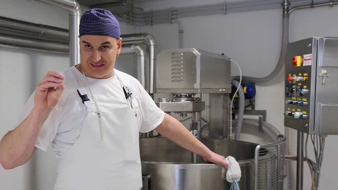 Agritur El Mas - Produzione del Puzzone di Moena