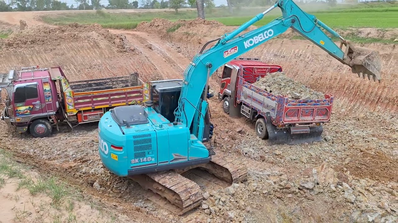 เปิดบ่อใหม่ฝีมือครับ kobelco sk140lc-11 รถหกดั้มตั้งรับ ทีมงาน พงศกร จัดให้ excavator and truck
