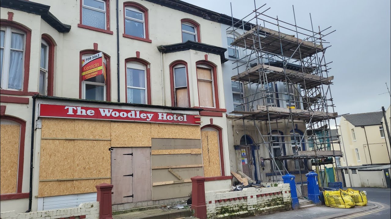 Blackpool Through The Streets And Prom To North Pier Sunday