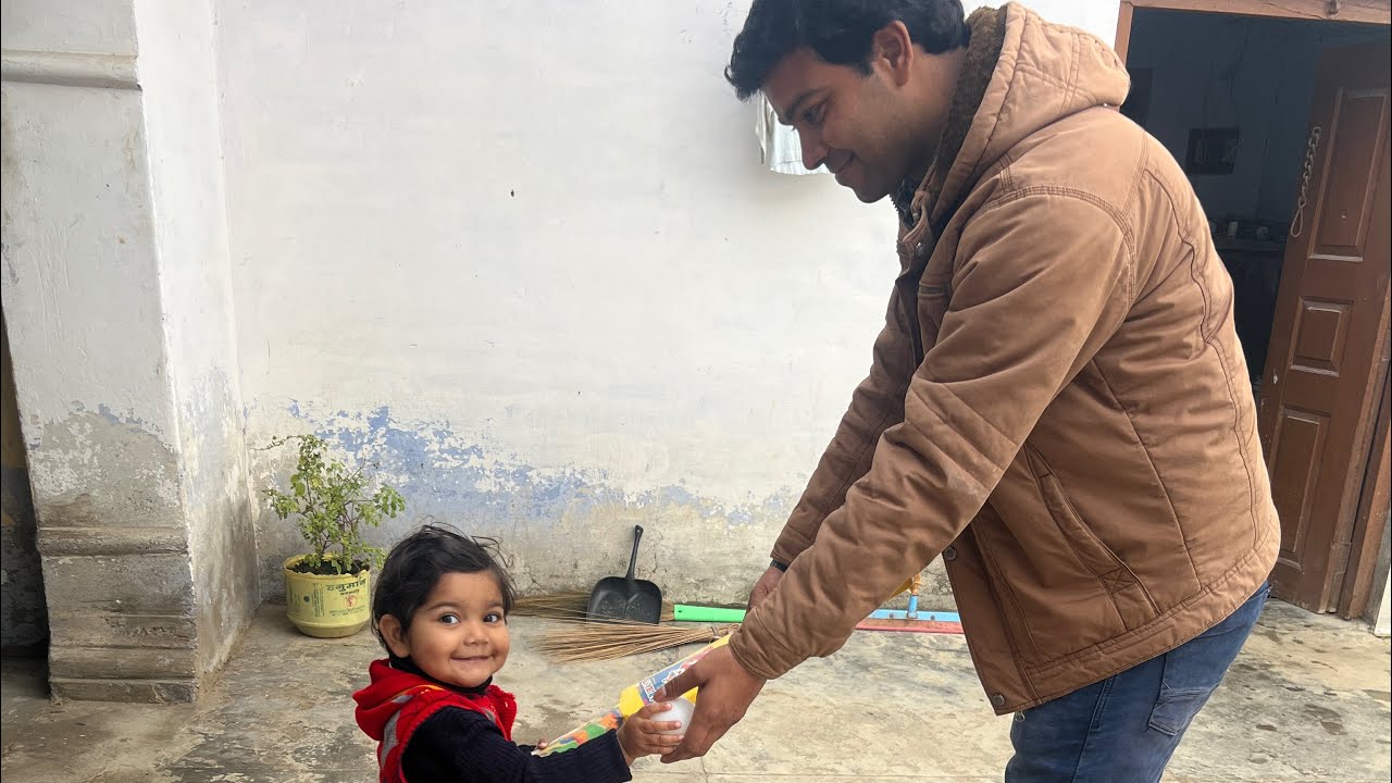 Valentine 💘 week ke phle hi din Guddan ko mila Gift#mummy papa ne shikhaya ise khelna 🏏🏏