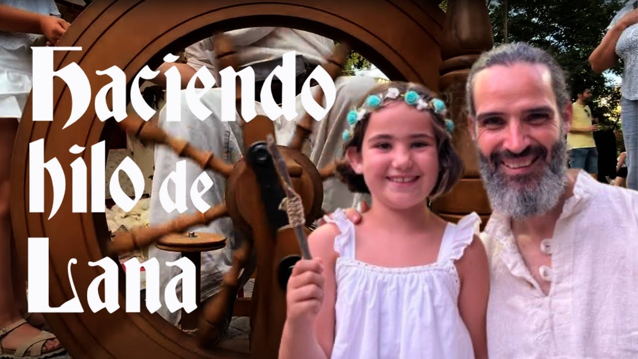 Haciendo hilo de lana. Hilando con rueca. Ponferrada