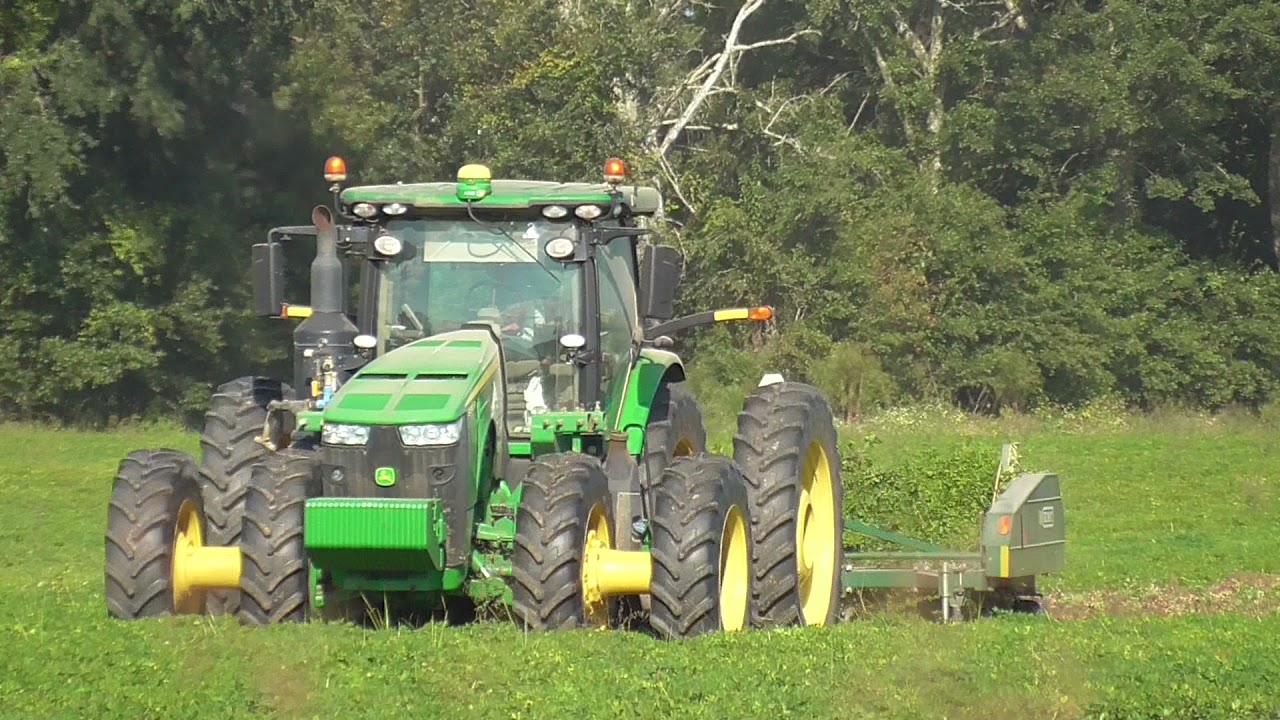 JOHN DEERE 8R250 AND 8370R INVERTING PEANUTS. SCOTT FARMS 2021 PEANUT INVERTING PT2