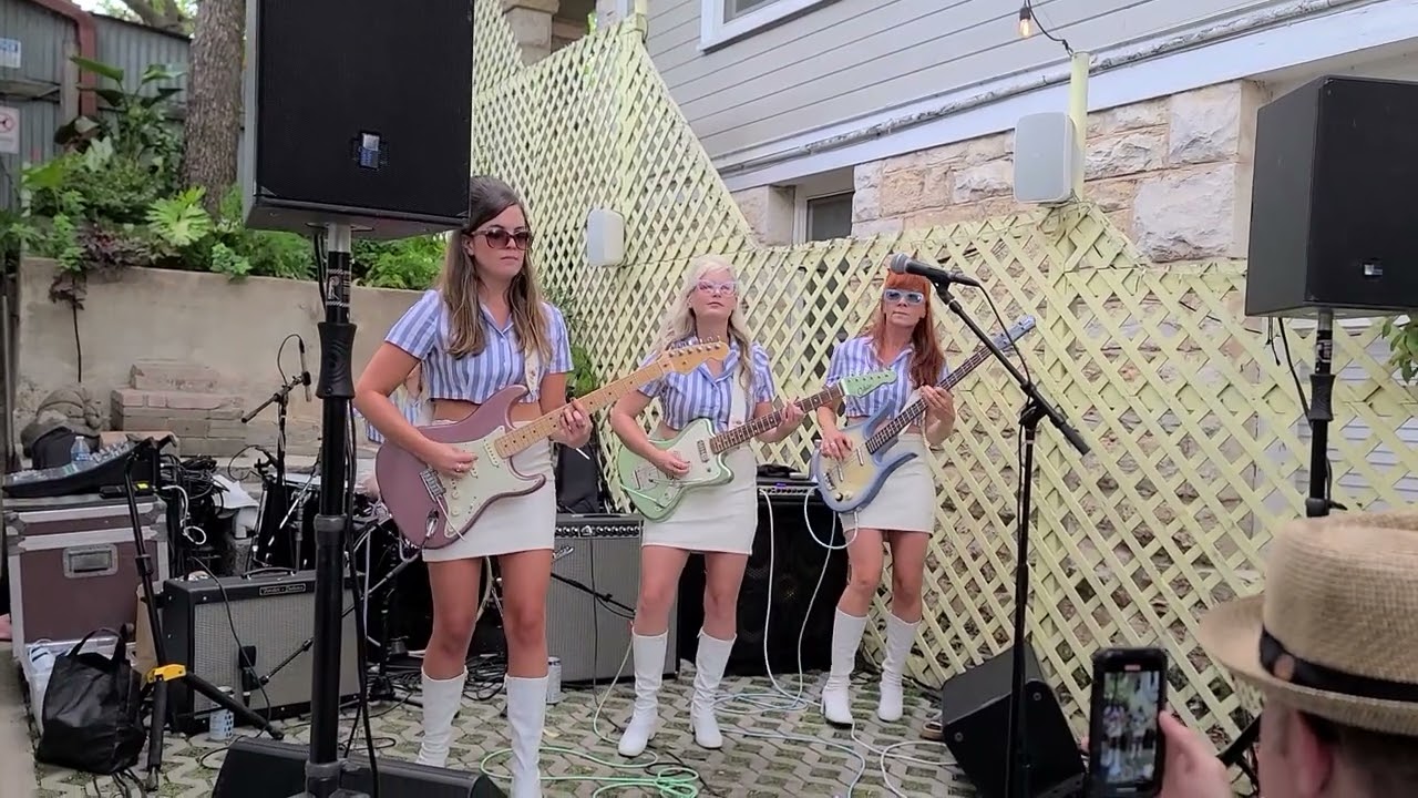 The Surfrajettes live at Pool Burgers 08/10/22 Penetration