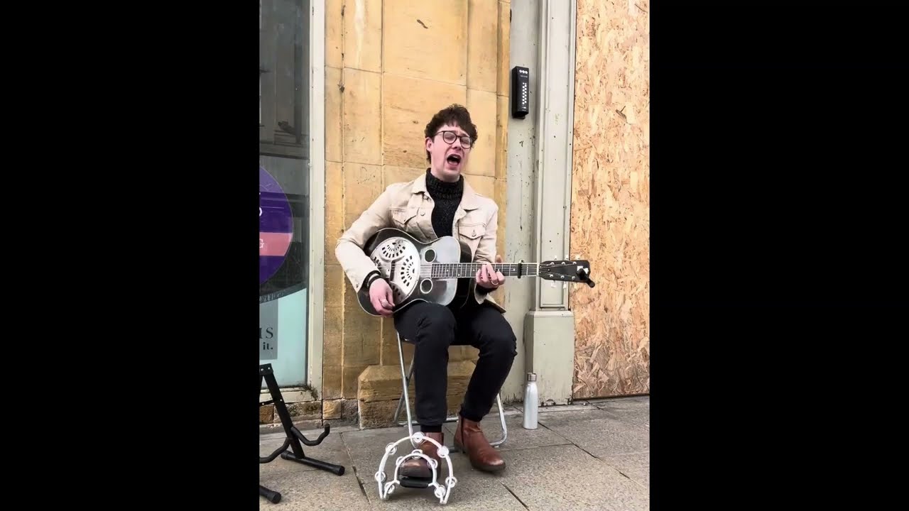 Max Evans | Singing Guitarist | Worcestershire