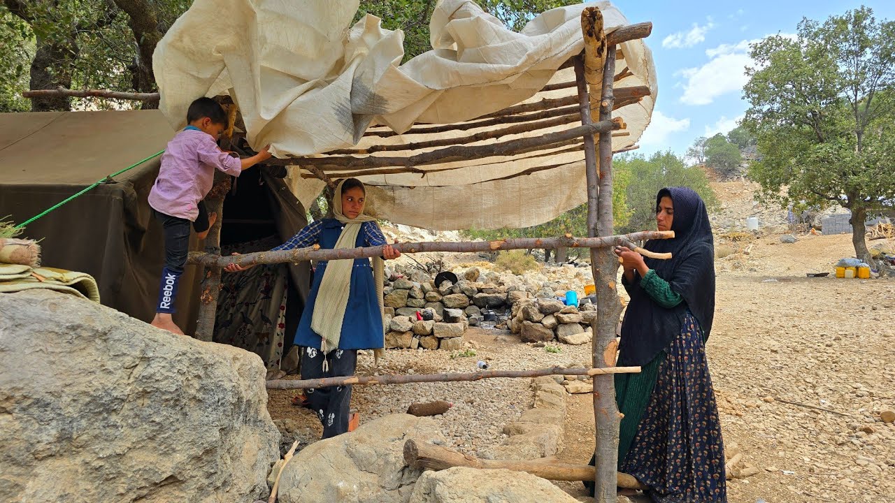 Nomadic Life | Building a Simple and Traditional Shelter by a Nomadic Mother in the Mountains