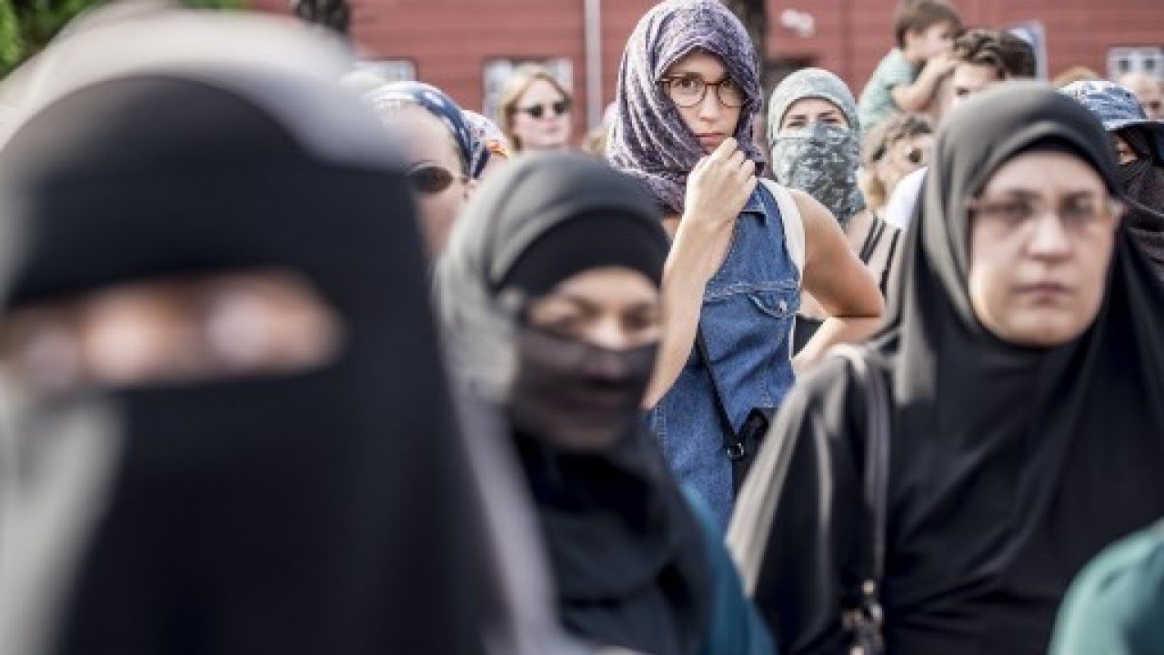 Danes Take to Streets to Protest Face Veil Ban