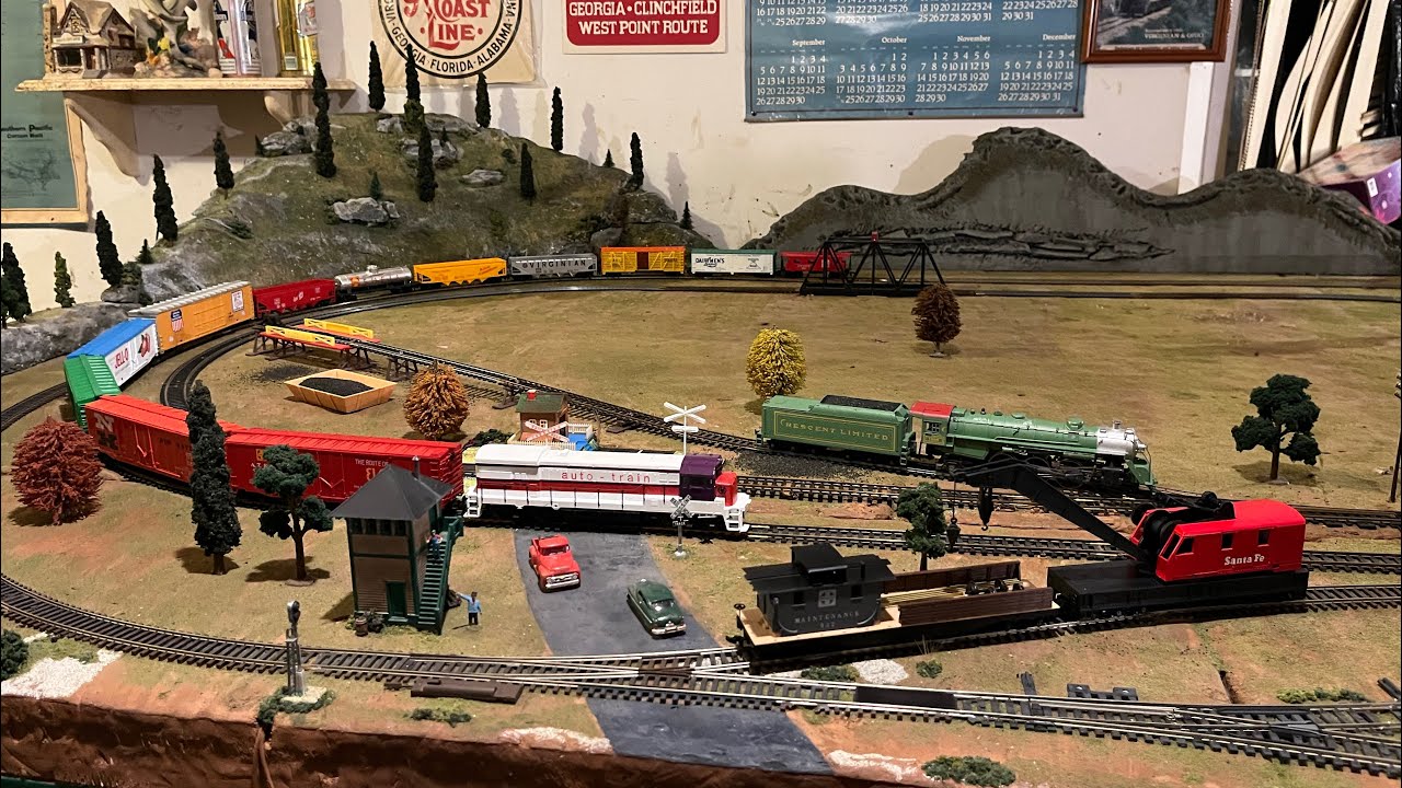 ATHEARN HO U36B AutoTrain Diesel Locomotive Pulling 12 TYCO Freight Cars From Charlie’s Train Depot!