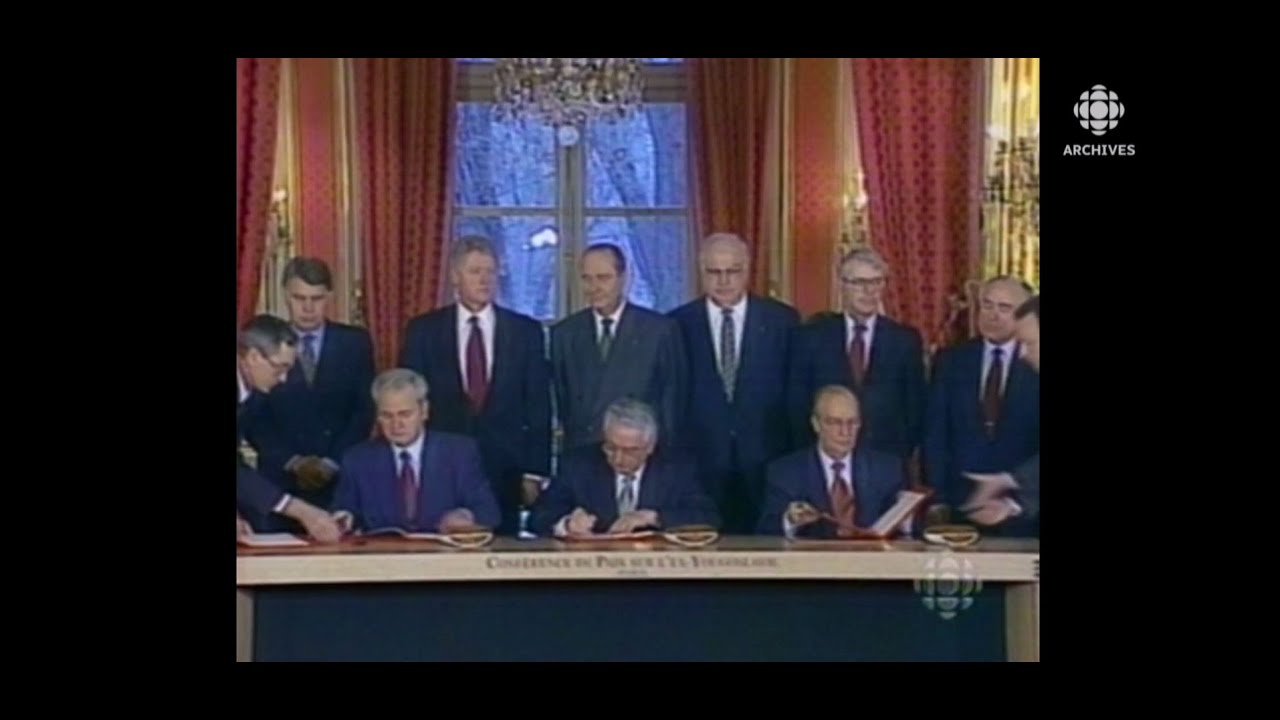 En 1995, fin de la guerre de Bosnie : signature à Paris des accords de Dayton