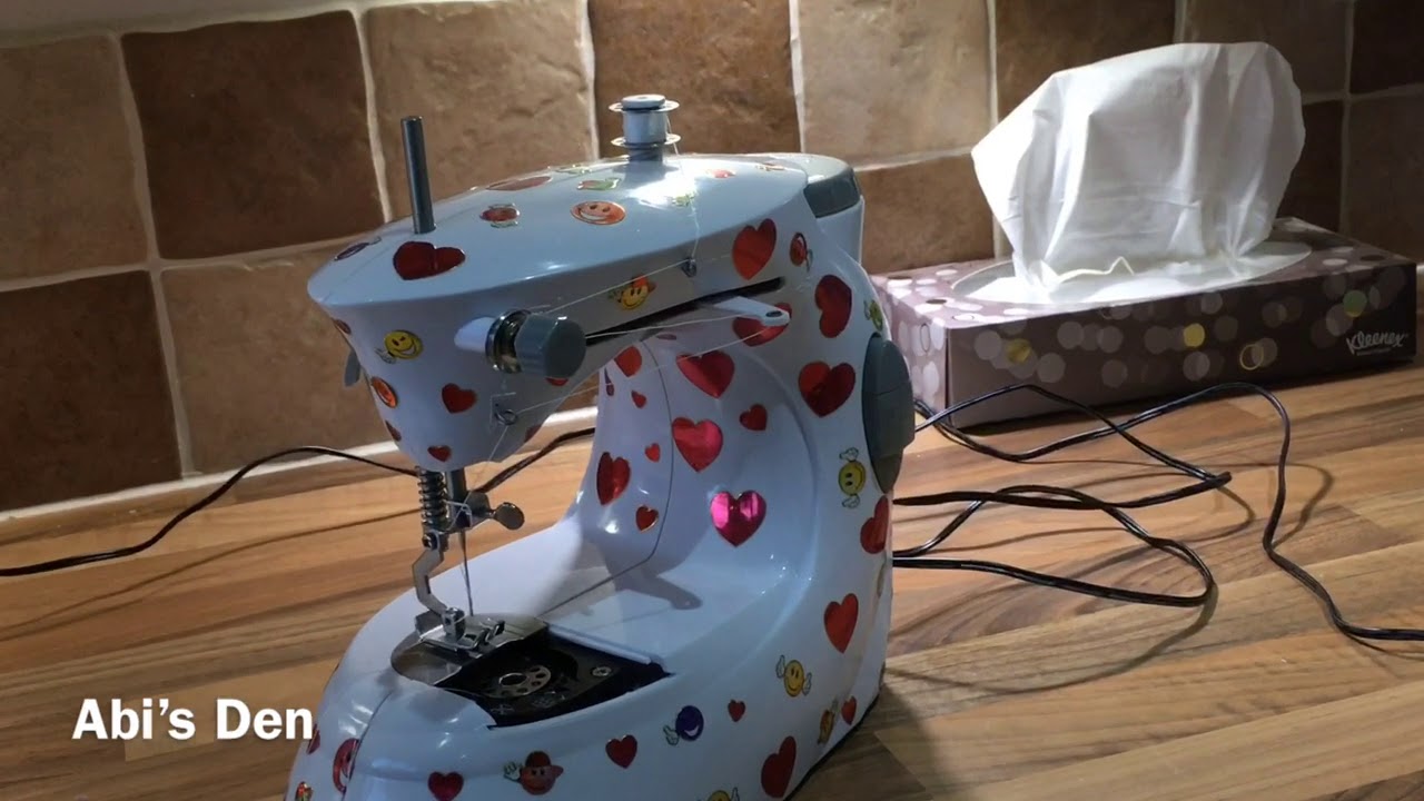 Mini Electric Sewing Machine Beginner&rsquo;s  how to thread Dunelm stitch and sew