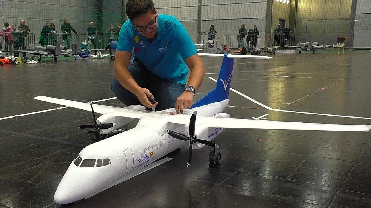 WOW !!! STUNNING !!! DASH 8 Q300 LIGHTWEIGHT 450 GRAM INDOOR RC MODEL AIRLINER FLIGHT DEMONSTRATION