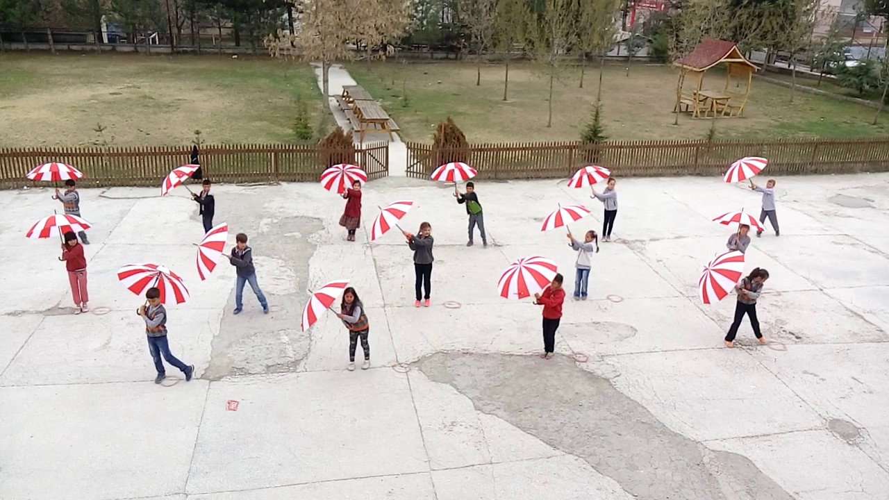 23 NİSAN ŞEMSİYE GÖSTERİSİ