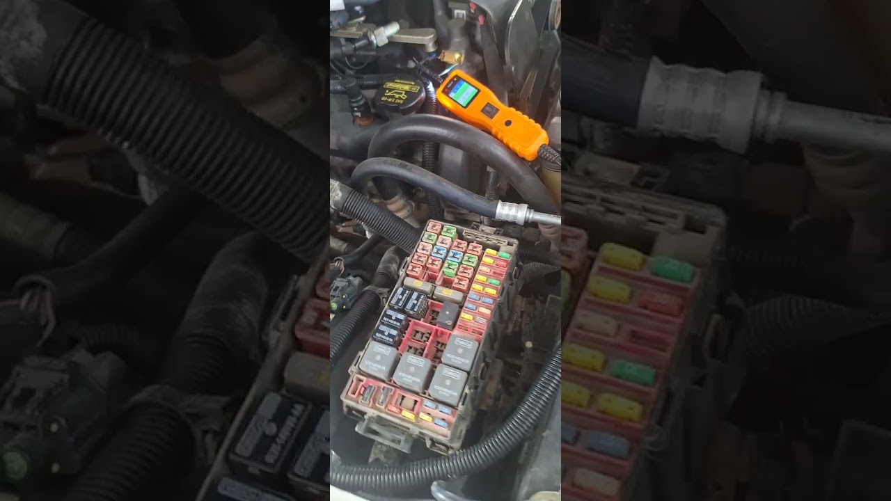 فورد فكتوريا موديل ٢٠١١ مشكلة السيارة كهرباء يطفي فجأة سبب ظفيرة علبةفيوزات fuse box تم الاصلاح