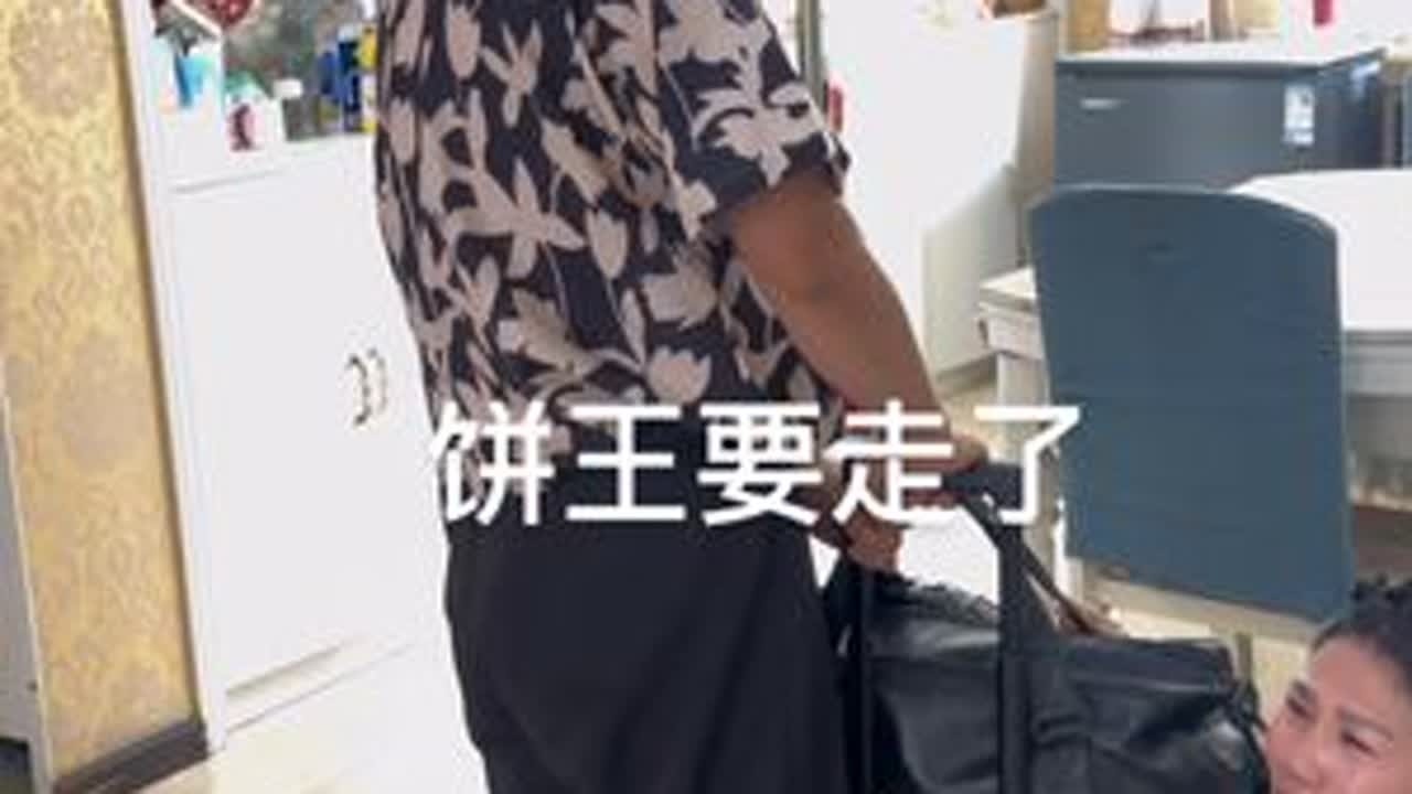 可怜天下父母心，他非要走，婆婆没有办法啦，只有这样啦##斗智斗勇的日常 #日常vlog #父母的爱最伟大 #农村生活