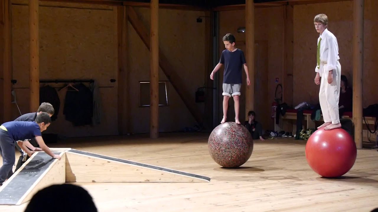 équilibre boule ptite cpgnie // rencontres cirque 2015