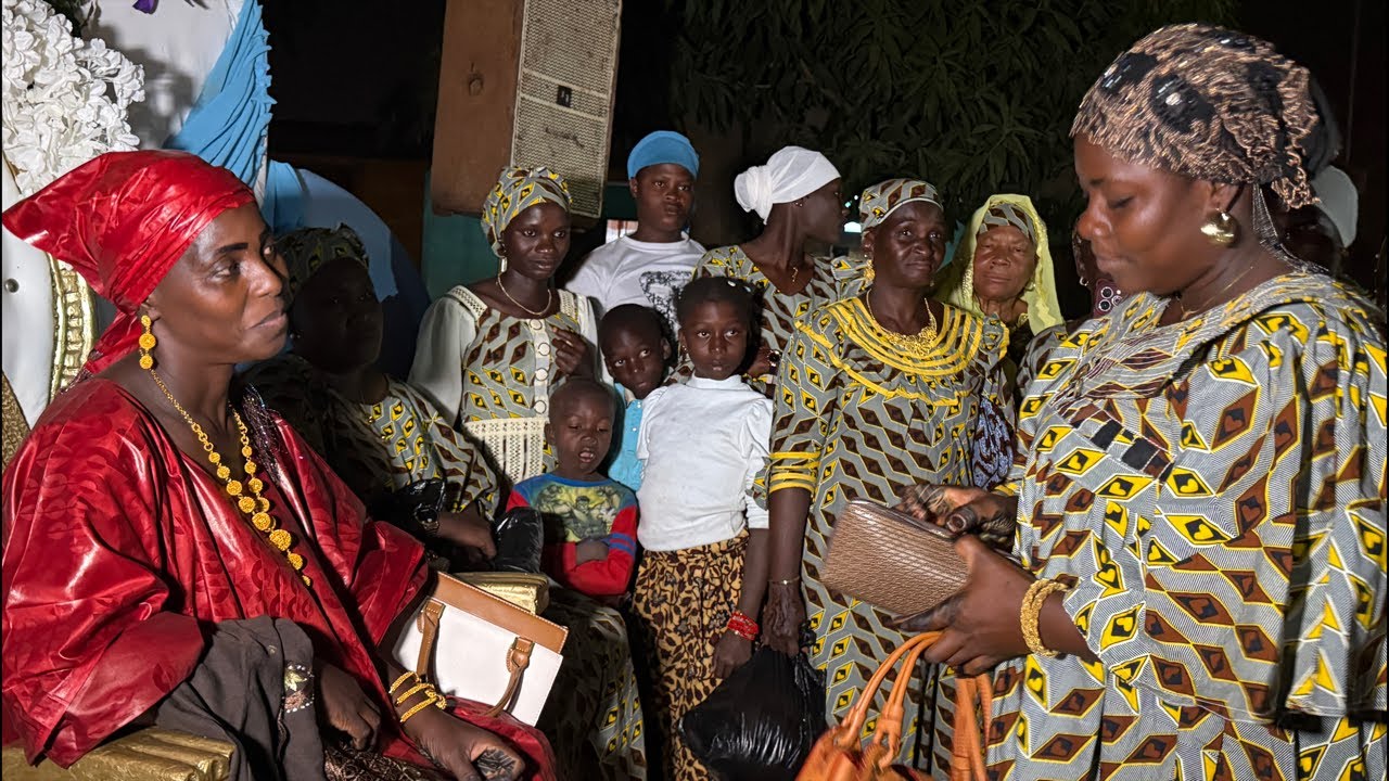 La maman de la mariée reçoit des cadeaux 🎁