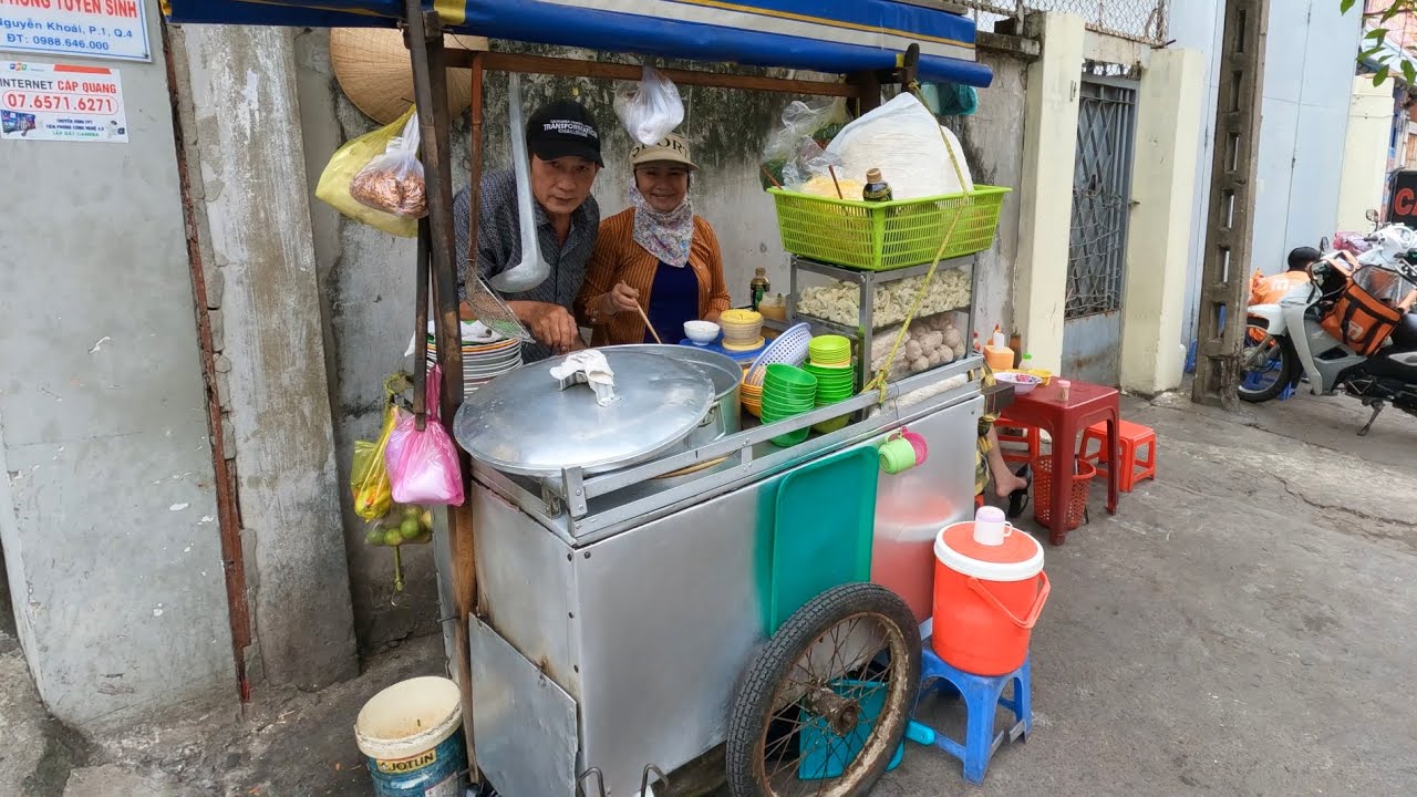Vietnamese street food | Best Street Typed Noodles soup only 1 Dollar