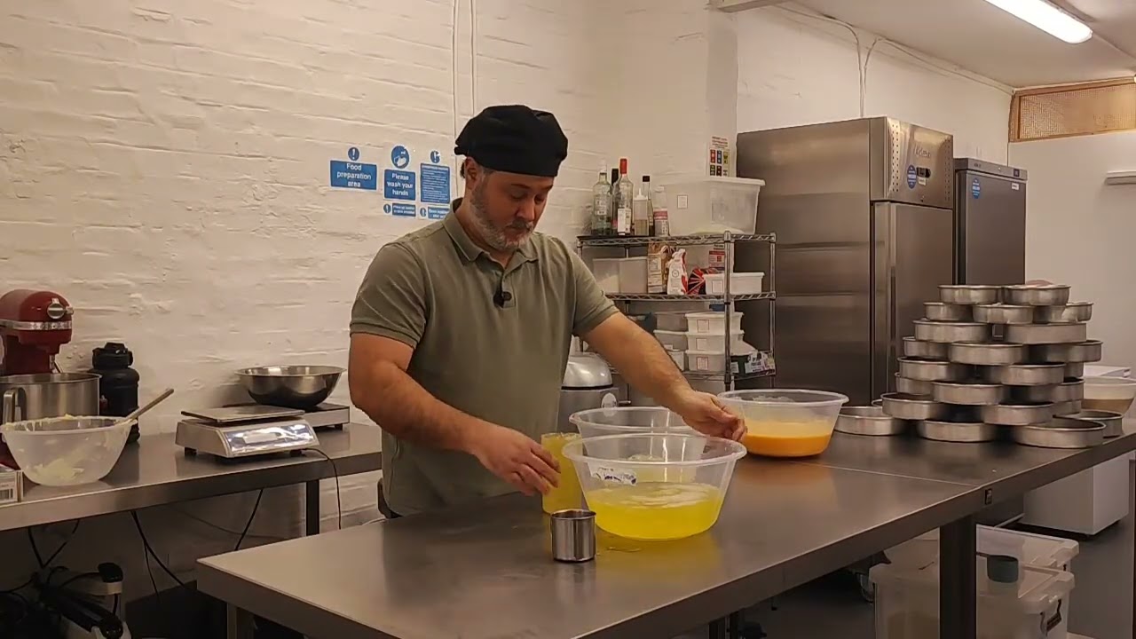 Cómo un pastelero hace TODOS estos bizcochos en solo 1 hora | Mira cómo lo hace