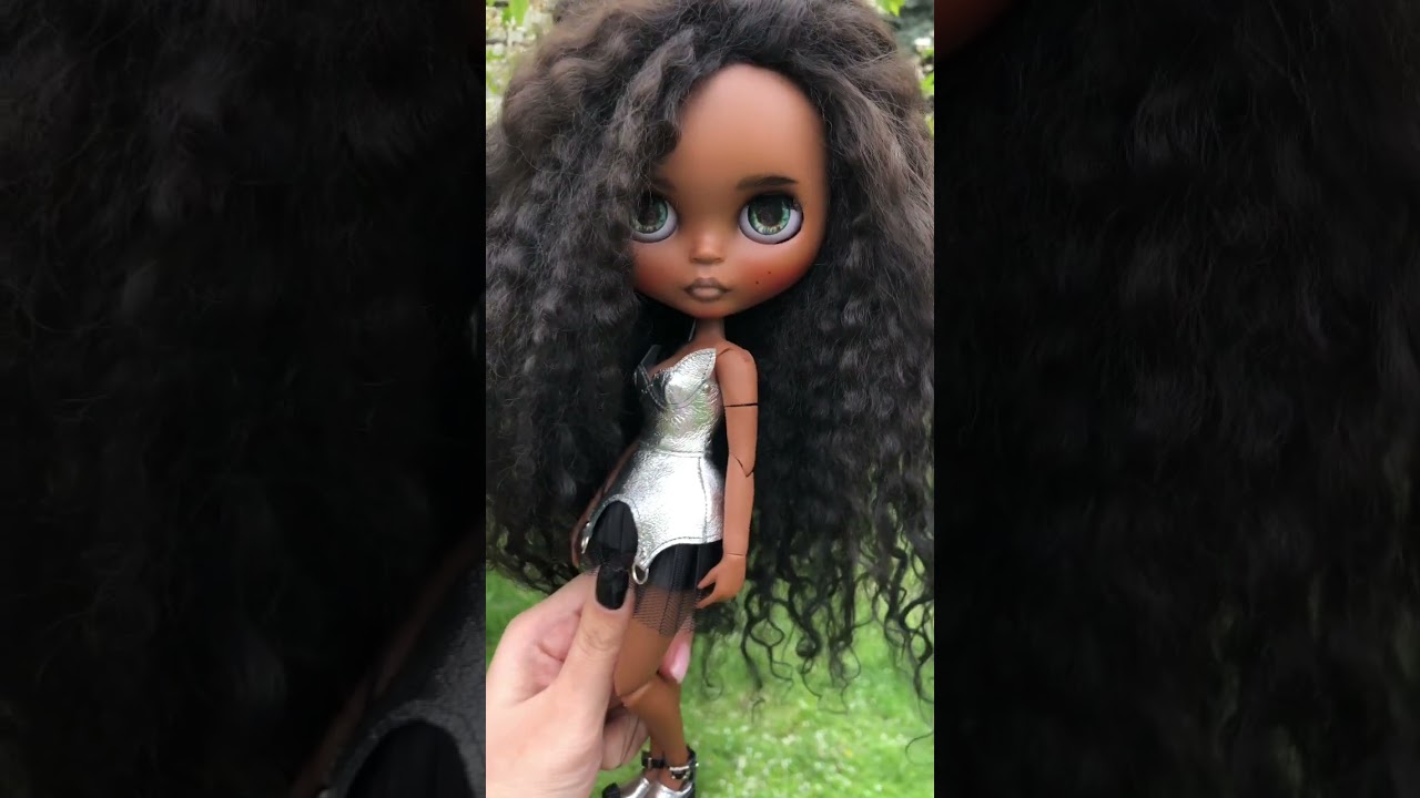 Looking for home 🏡 #blythe #blythedoll #blythecustom #blythelove #dolls #dollblythe #blytheooak