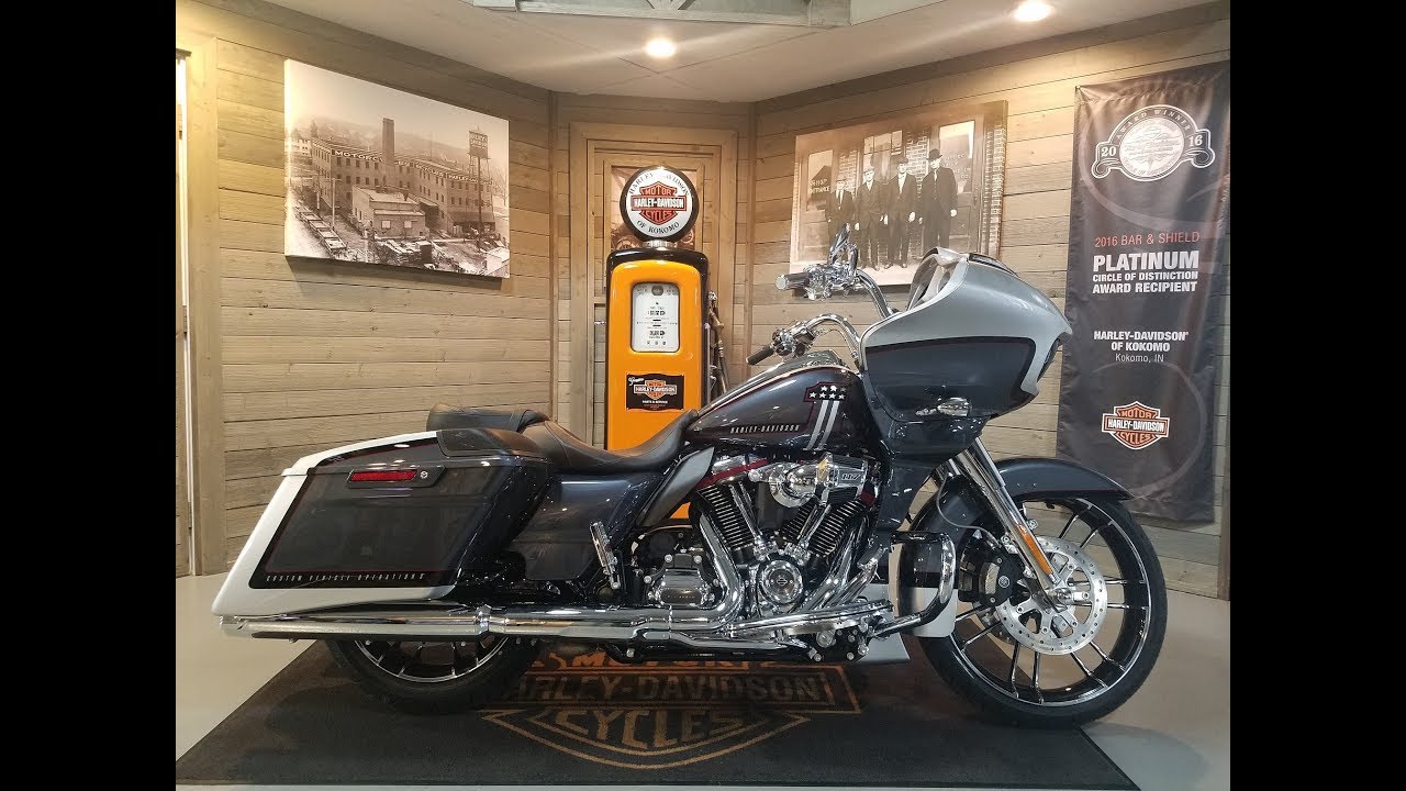 2019 Harley-Davidson CVO Screamin' Eagle Road Glide-Lightning Steel & Charred Silver