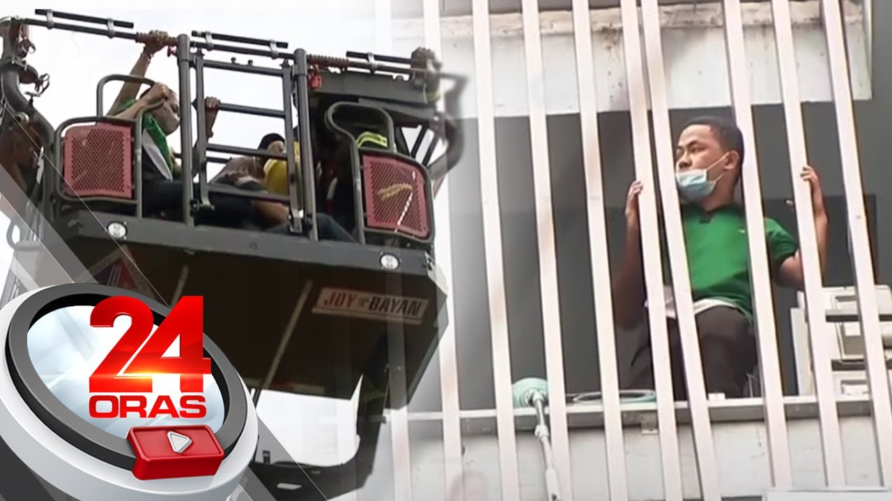 49 na na-trap sa nasusunog na gusali sa Quezon City, ni-rescue ng BFP | 24 Oras