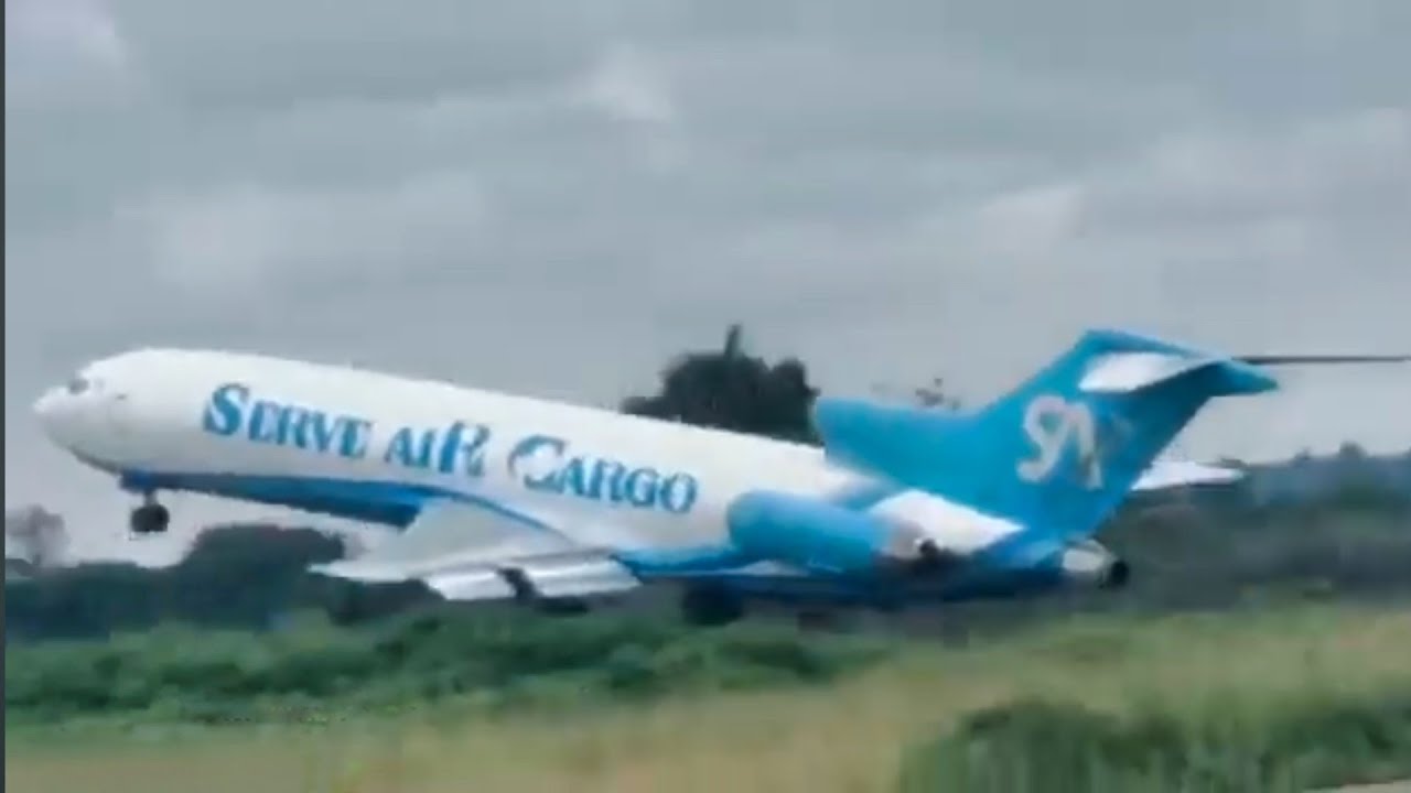 Boeing 727 takes off too late