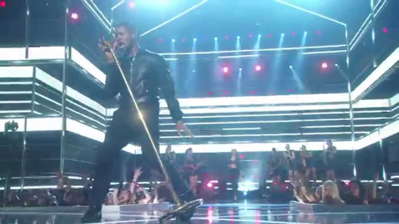 Usher - She Came To Give It To You (Live @ Fashion Rocks 2014)