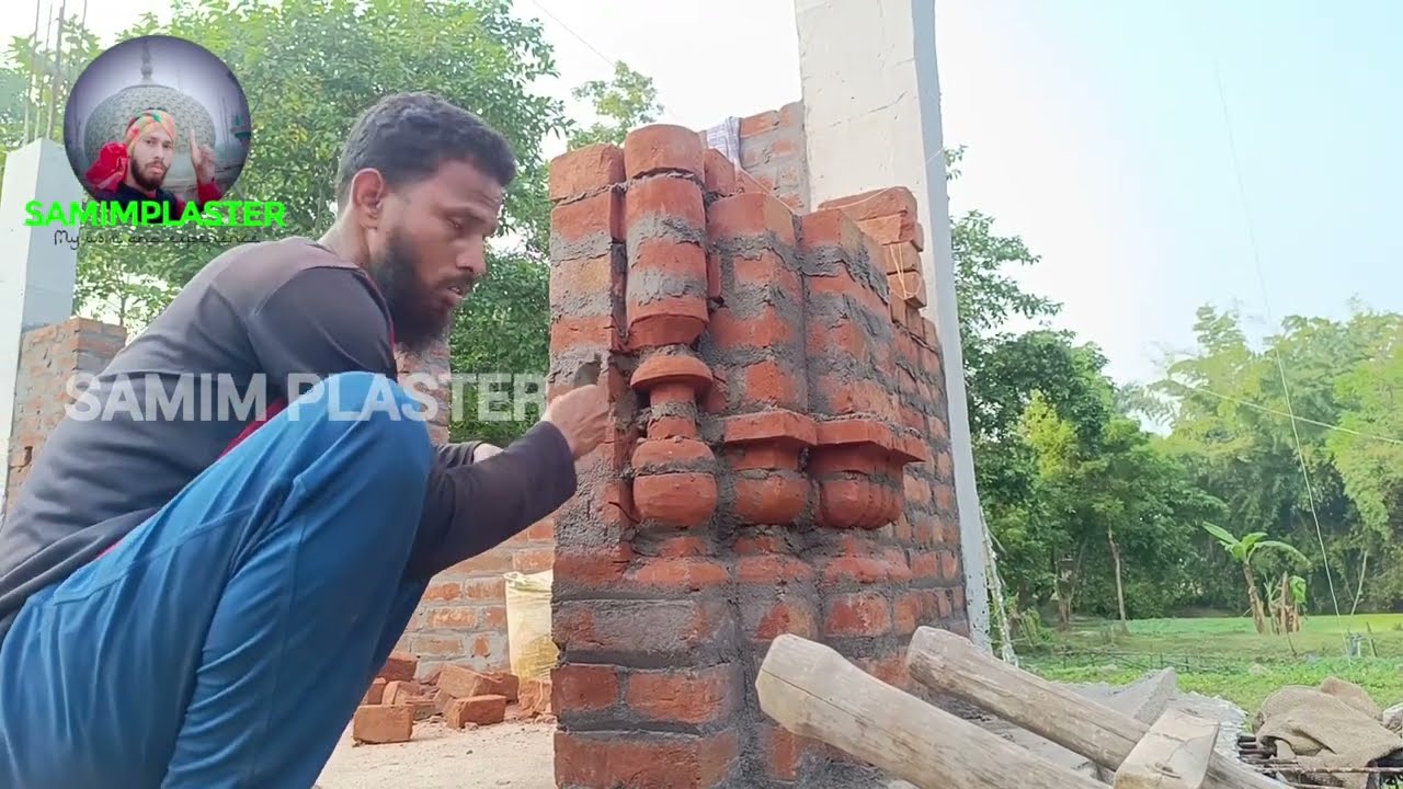 How is the gate of the mosque made?