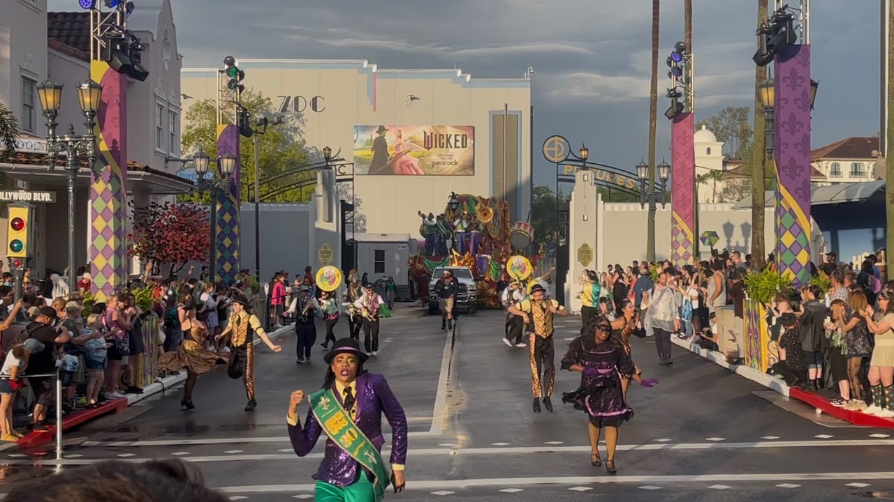 Universal Studios Florida Final Mardi Gras parade of 2025 Season