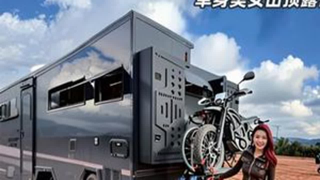 漂亮小姐姐胆子真够大的 一个人居然敢在山顶露营#自驾游 #自改房车 #房车旅行#户外露营  #机车