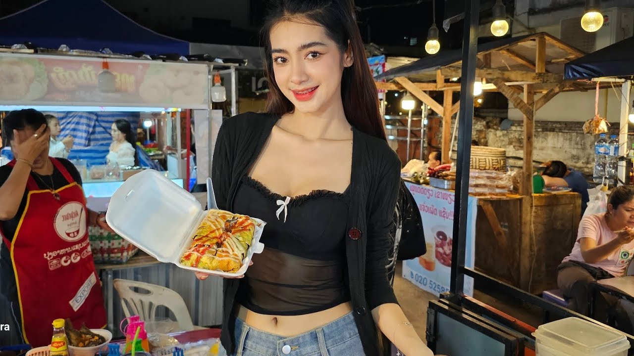 🇱🇦Beautiful Smile From Most Popular Omelette Lady in Laos Street