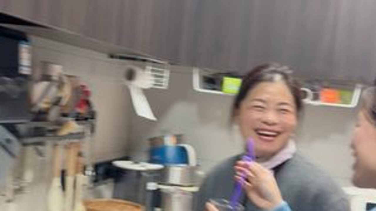 #70后的刘姐 每天做饭都很难.闺女儿媳有不同意见.请问你们会怎么选择呢.我是两个都想顾上.手心手背都一样.你们觉着对吗.他想喝紫薯羹.他想喝胡萝卜羹.幸好俺家有两台.巨好用的豆浆机#自用好物分享